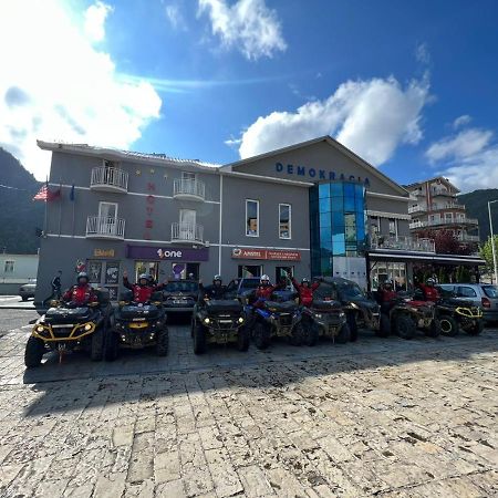Hotel Demokracia Fushe-Arrez Kültér fotó