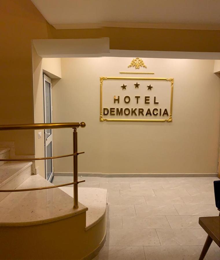 Hotel Demokracia Fushe-Arrez Kültér fotó