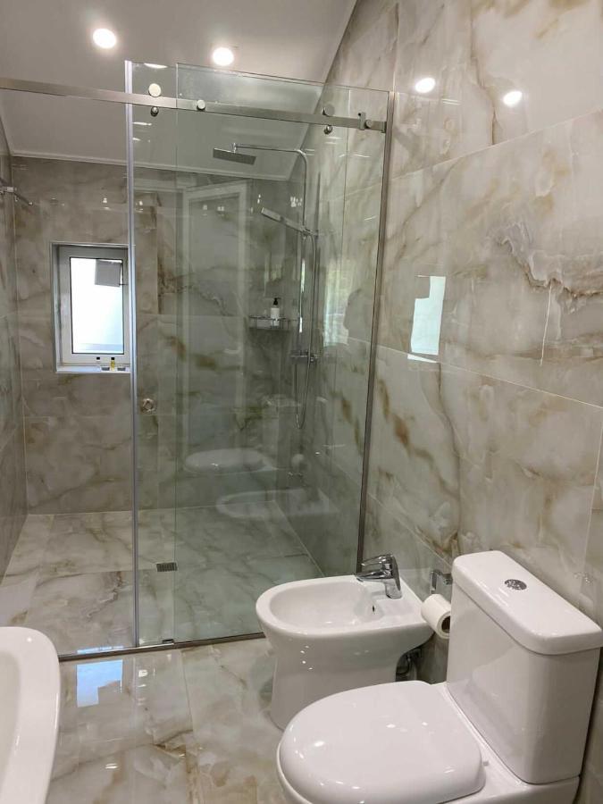 Hotel Demokracia Fushe-Arrez Kültér fotó