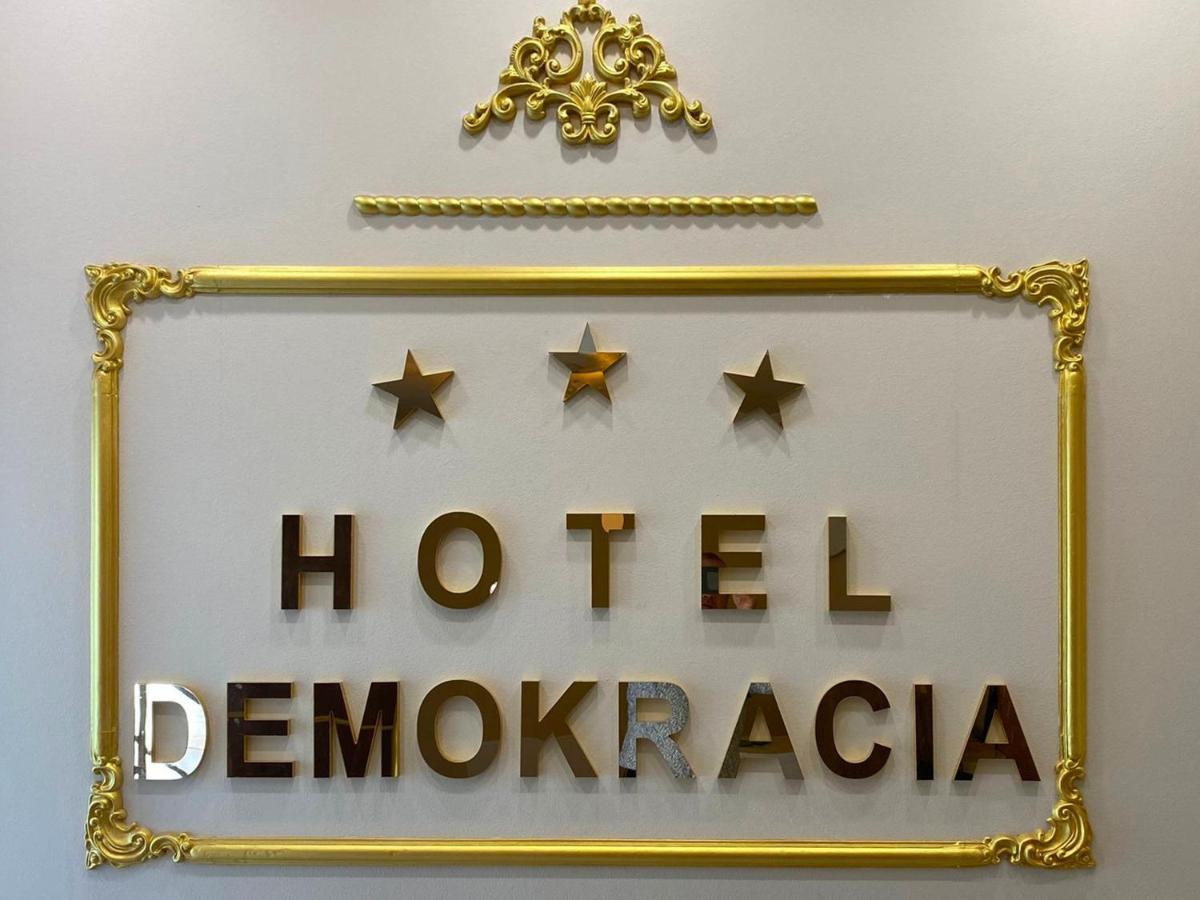 Hotel Demokracia Fushe-Arrez Kültér fotó