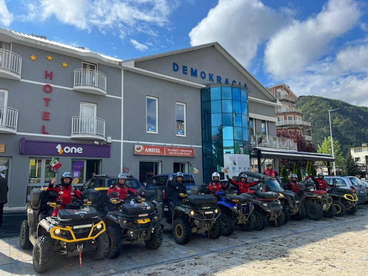 Hotel Demokracia Fushe-Arrez Kültér fotó