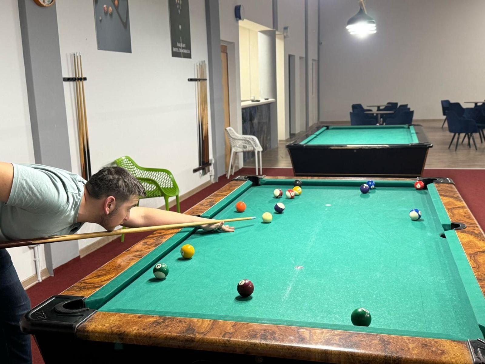 Hotel Demokracia Fushe-Arrez Kültér fotó